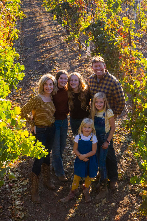 Bret and Kristen Munselle with the rest of the Munselle clan.